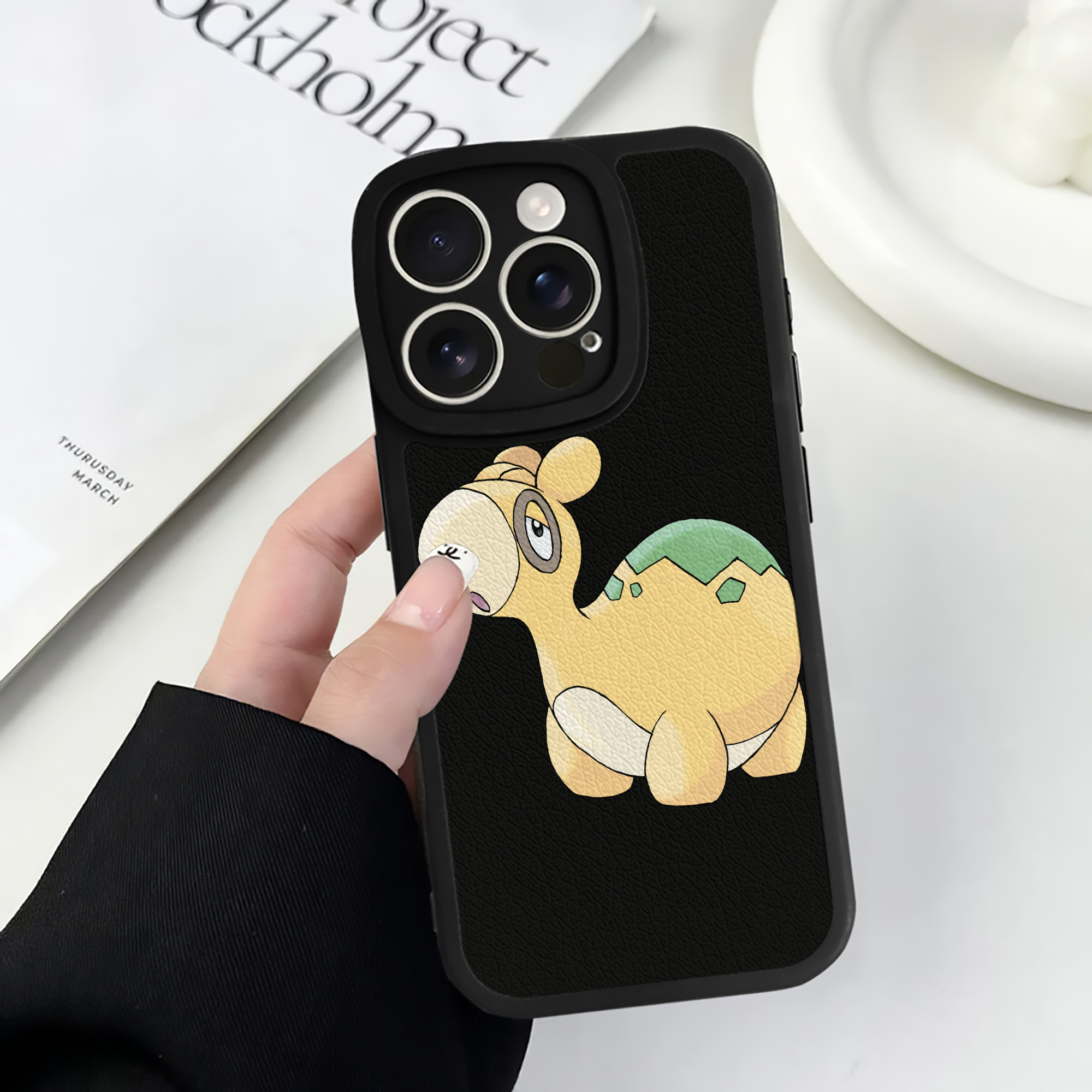 （画像用） ポケットモンスター Pokémon 【iPhone 16シリーズ対応】シリコンスマホケース（レザー調） 材質：シリコン